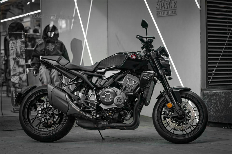 HONDA CB1000R Standard & Black Edition10