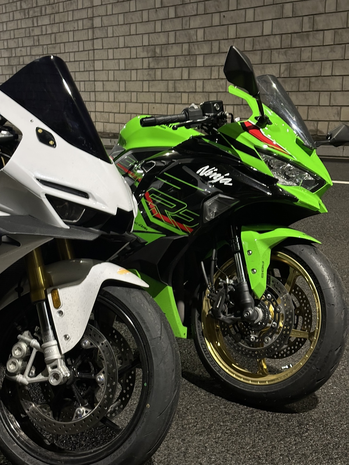 KAWASAKI ZX4RR